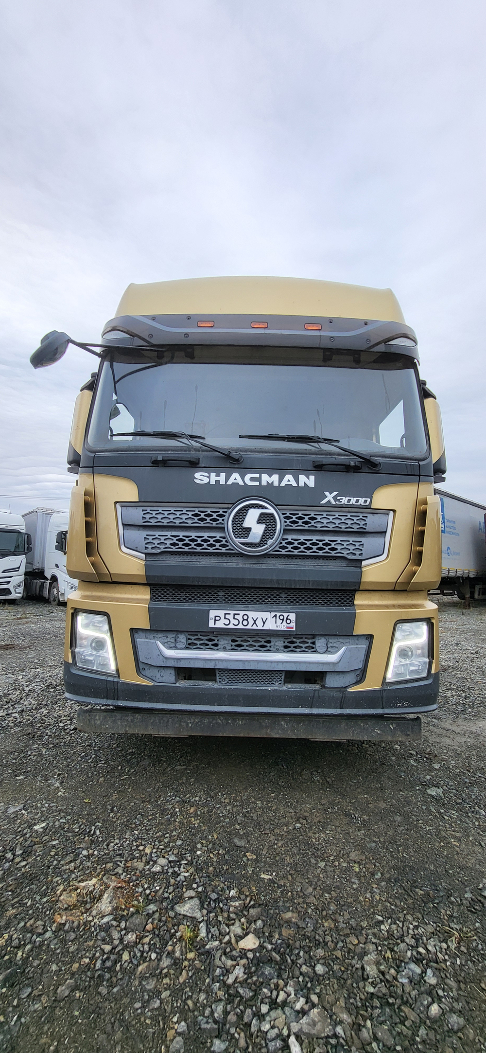 Shacman (Shaanxi) SX* 6x4 Седельный тягач SX42584V324 (Дизельный, 11,6 л, 423 л.с., МТ)