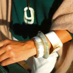 creme horn square bangle