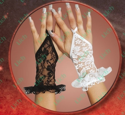 Короткие кружевные перчатки на пальчик