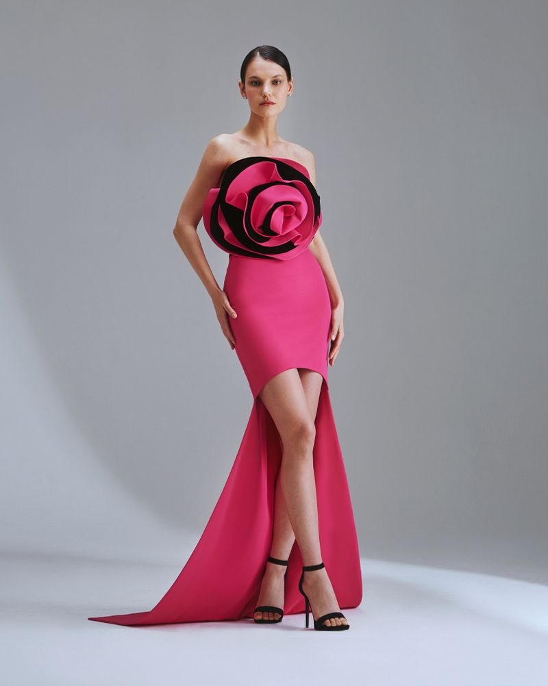 Коллекционное розовое платье с бархатной розой