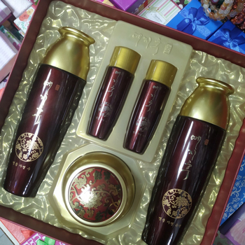 Набор для ухода за лицом Bergamo Luxury Yezihu Skin Care 3 Set (тонер, эмульсия, крем)