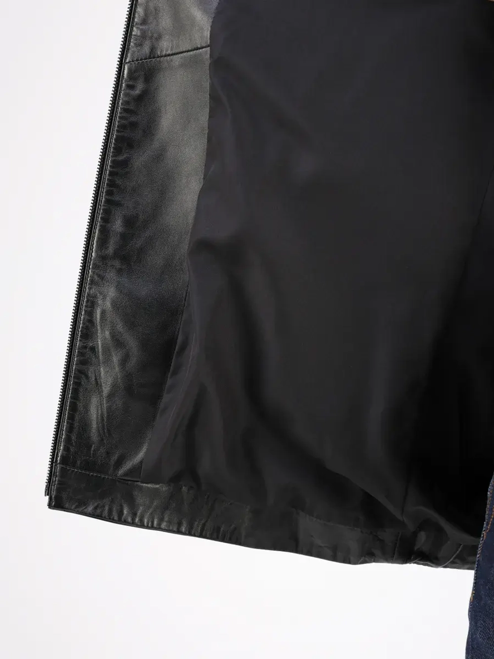 Кожаная куртка демисезонная с капюшоном