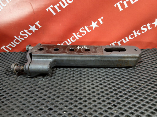 Кронштейн глушителя передний