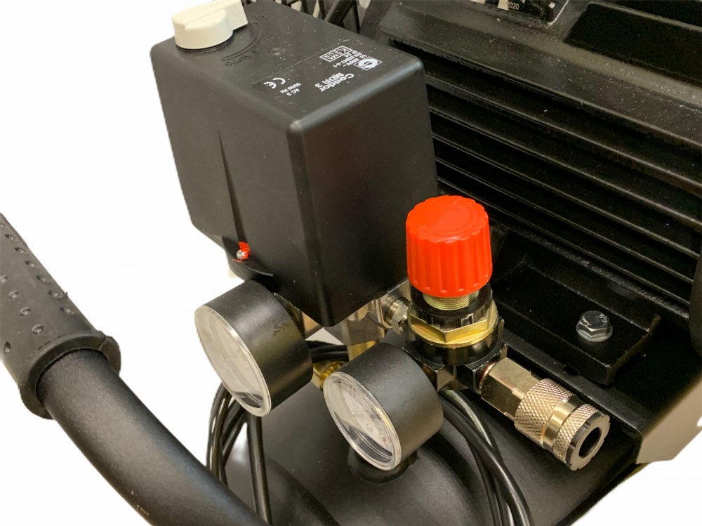 Компрессор поршневой 50.LB40 REMEZA (Белоруссия): 580 л/мин., 10 бар, ресивер 50 л., 3 кВт, 380В, габариты без упак. 900x450x800 мм, 92 кг.