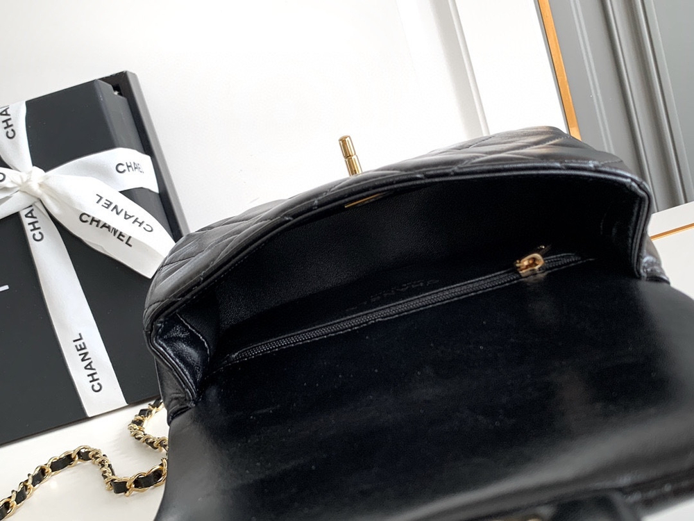 Chanel Bag 19 cm