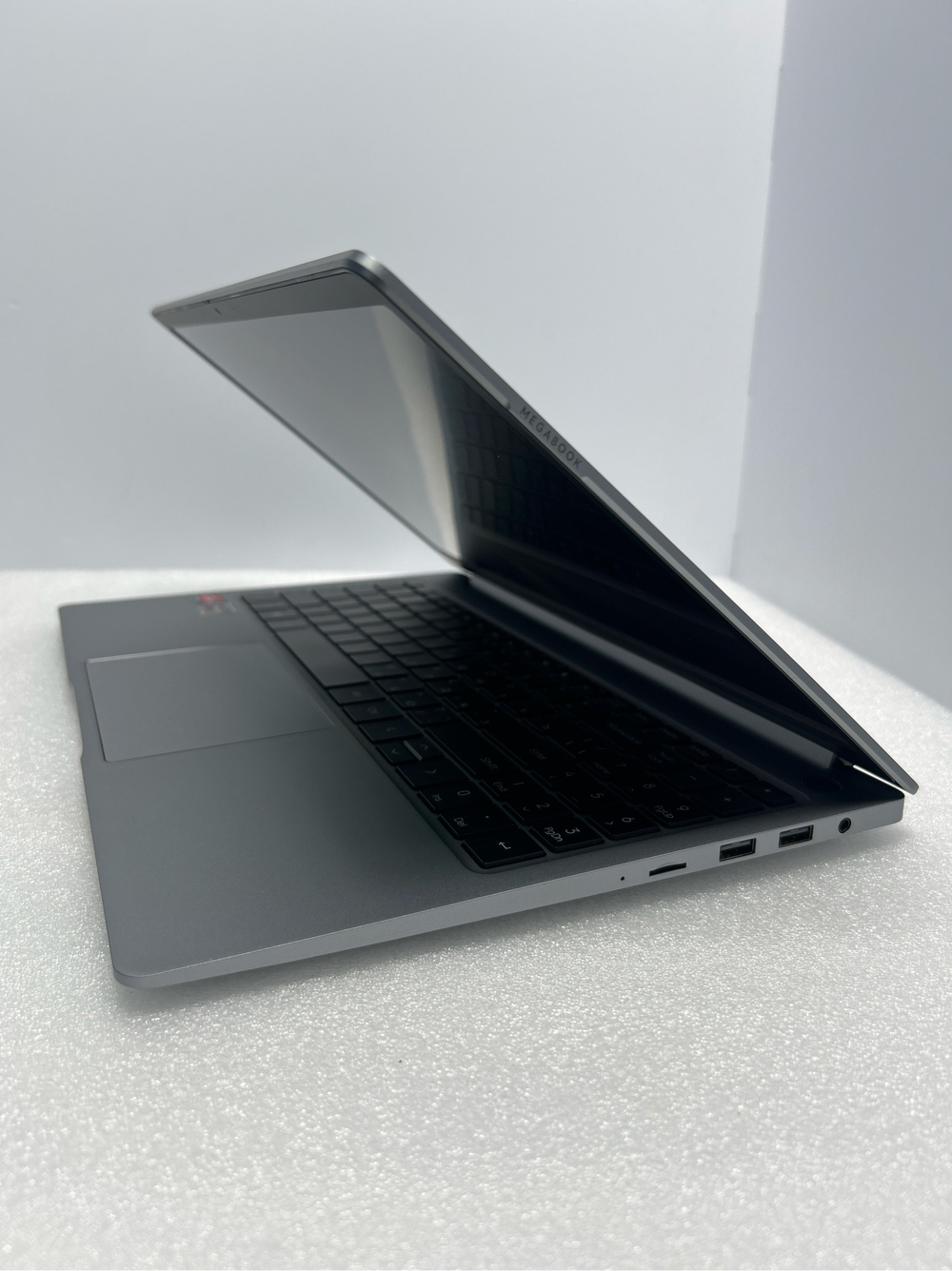 Ноутбук Tecno Megabook T1DA 15.6"/AMD Ryzen 7 5800U/RAM 16ГБ/SSD 512GB/AMD Radeon Graphics/1920*1080/IPS/DOS/Подсветка кл-ры: LED/Серый космос. Состояние: Уценка/небольшой след. на матрице от клавиатуры