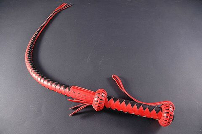 Кнут Поддай жару-1 из кожи - 75 см. (Цвет: черный с красным)