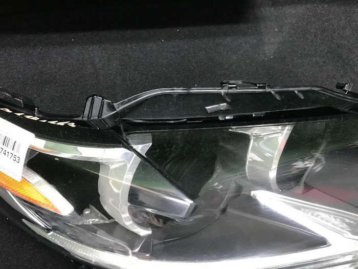 Стекло фары правое Lexus ES 6 (2015-2018)