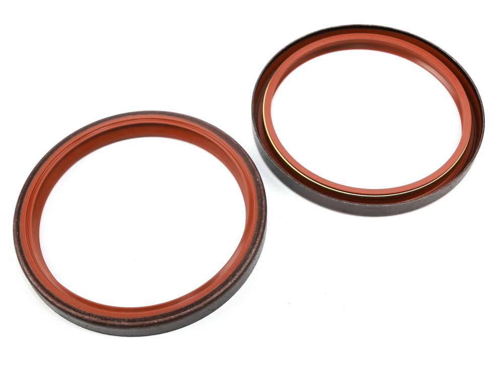 Сальник 142х168х16 а/м КАМАЗ задней ступицы (красный с пружиной/NBR)Резинотехника г. Балаково ( ОЕ 864130-01 кр. )