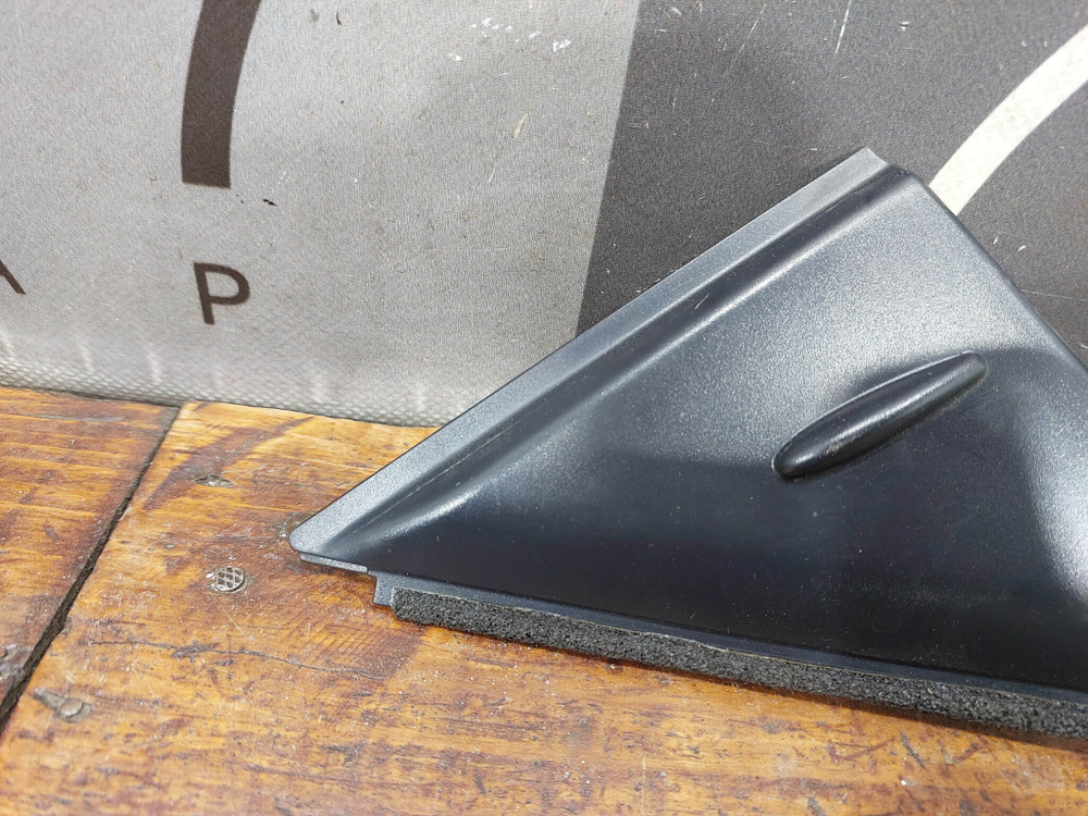 Накладка двери передней правой Toyota Highlander 4 (U70) 19-нв Б/У Оригинал 674950E010