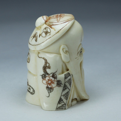 Нэцкэ Шоусин в шапочке