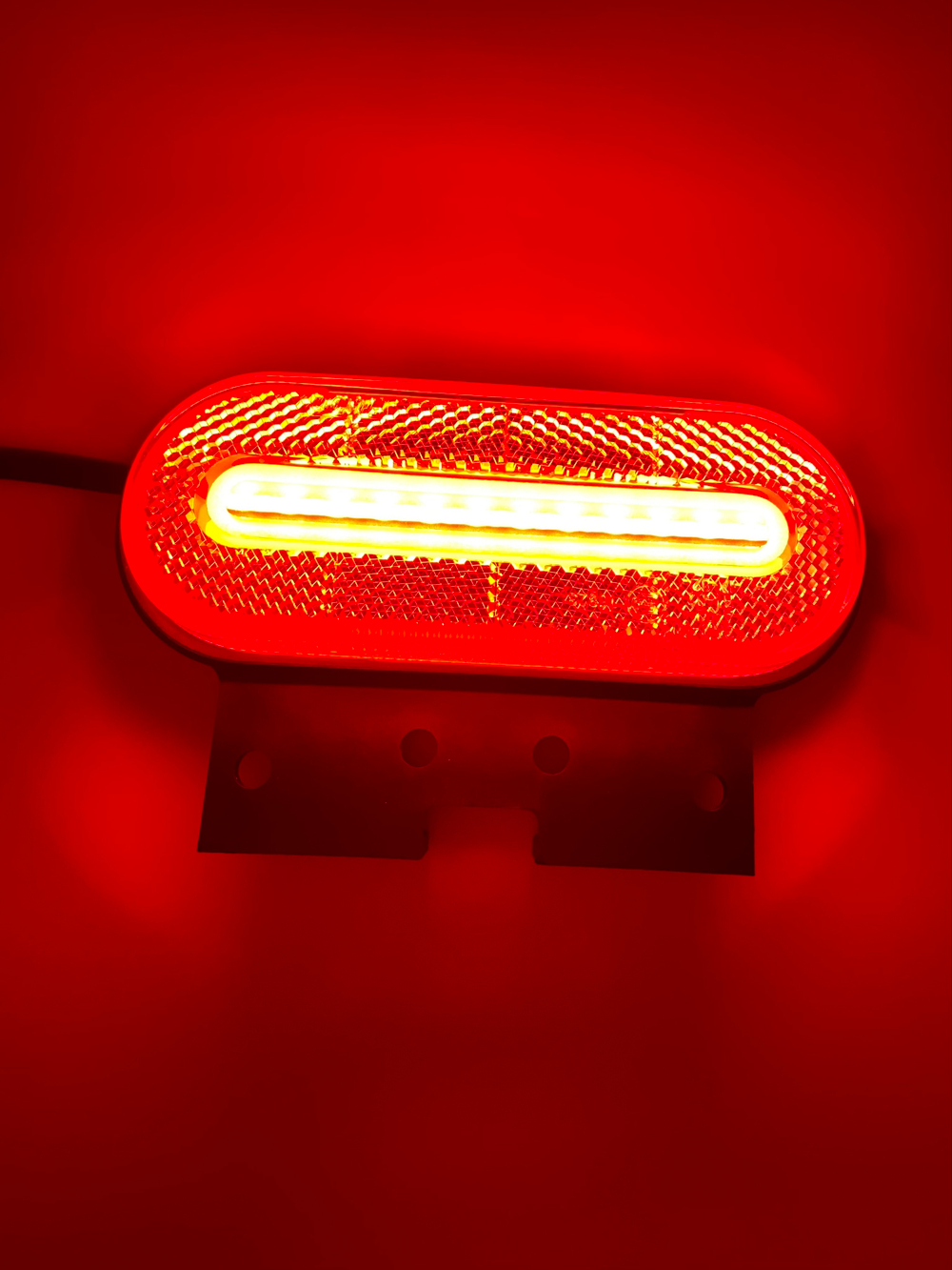 Фонарь габаритный Fristom FT-070 C+K LED красный светодиод с кронштейном, (1 шт.)