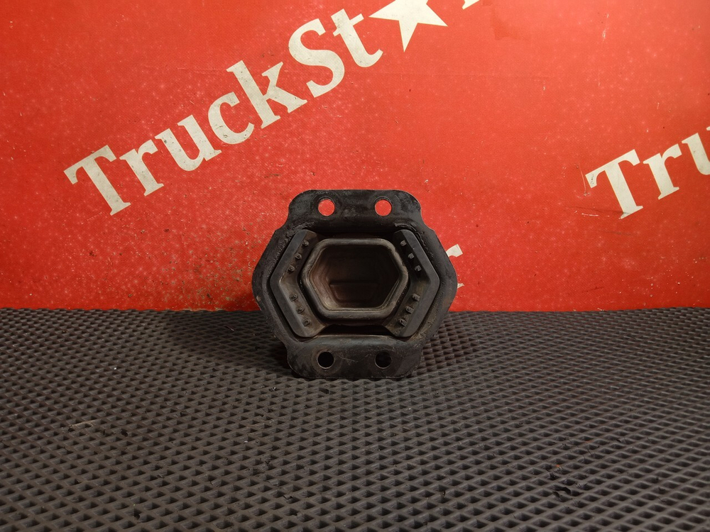 Подушка двигателя задняя 2019 г.