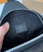 Сумка-слинг Louis Vuitton