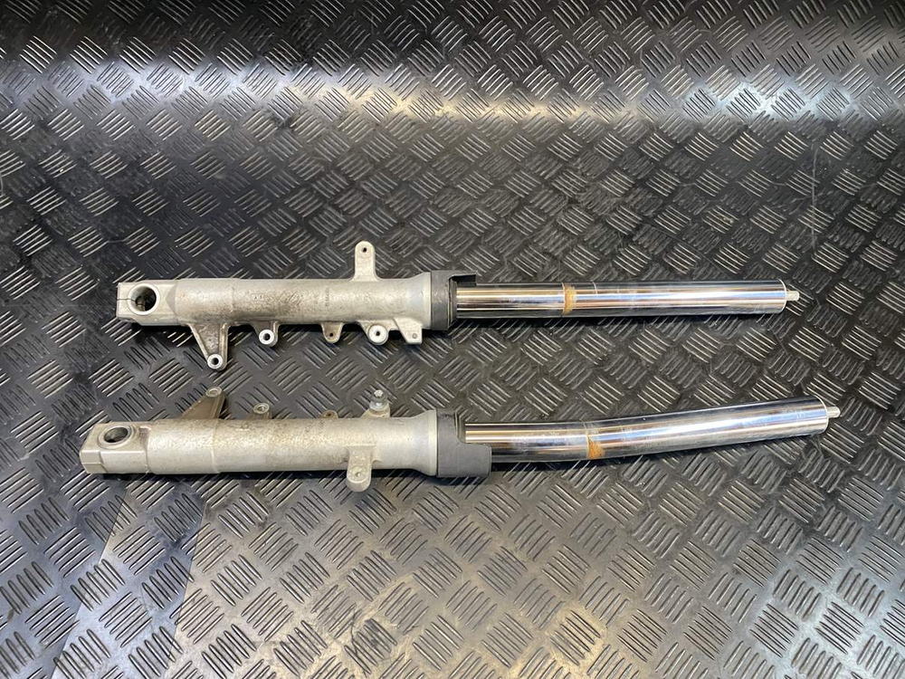 Перья вилки Suzuki GSR400 (GK7DA) (дефект)