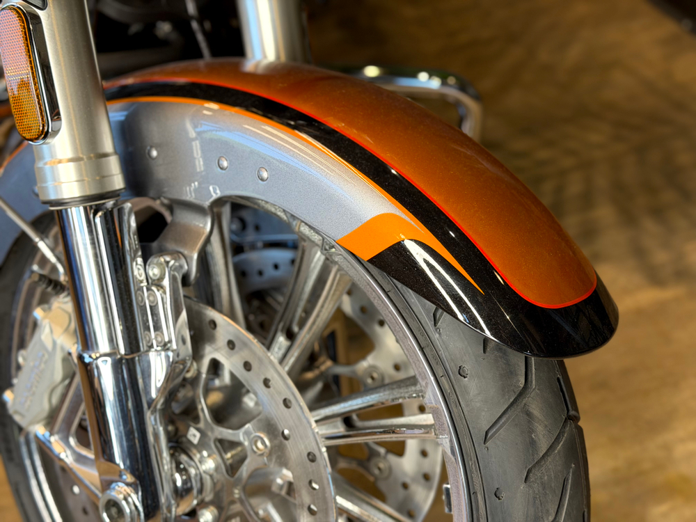 CVO Street Glide "Torched Orange CVO Tri-Tone" (2026)