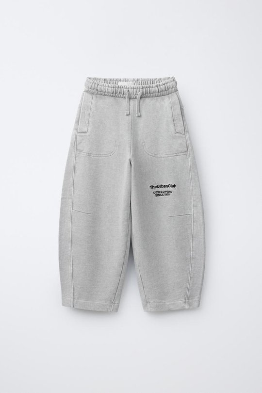 ZARA БРЮКИ BARREL ИЗ МЯГКОЙ ТКАНИ С НАДПИСЬЮ, СВЕТЛО-СЕРЫЙ