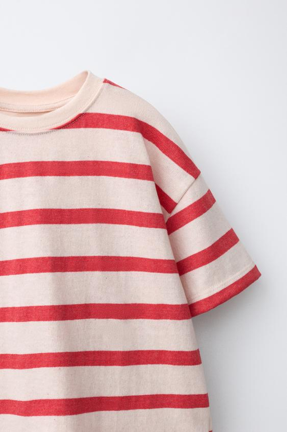 ZARA КОМПЛЕКТ ФУТБОЛКА И БЕРМУДЫ В ПОЛОСКУ, БЕЛЫЙ/КРАСНЫЙ