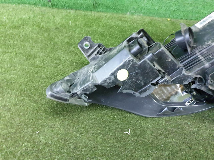 Битая Фара правая Geely Atlas (2016-2022) LED