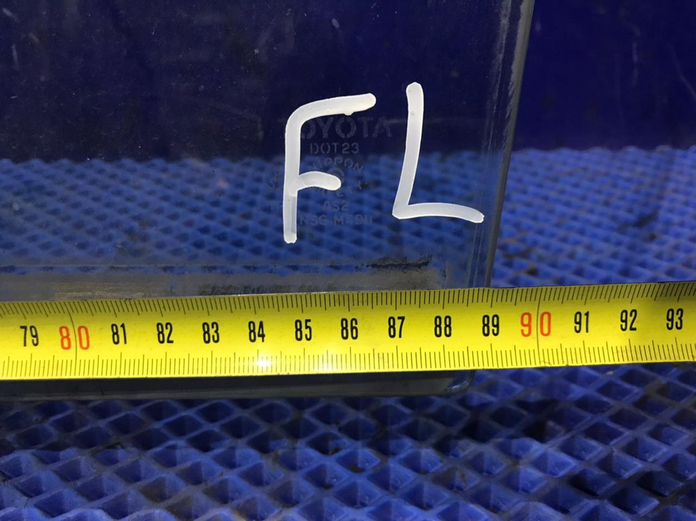 Стекло двери передней левой TOYOTA TOWNACE 1990