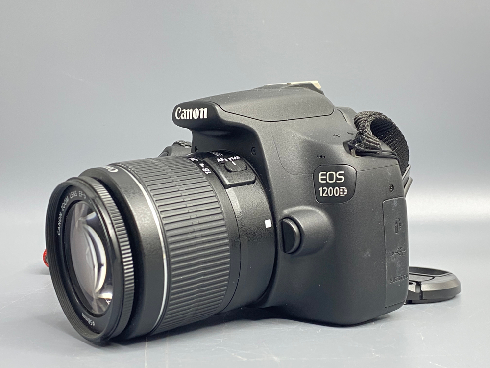 Canon 1200D kit 18-55mm III 3.000 кадров