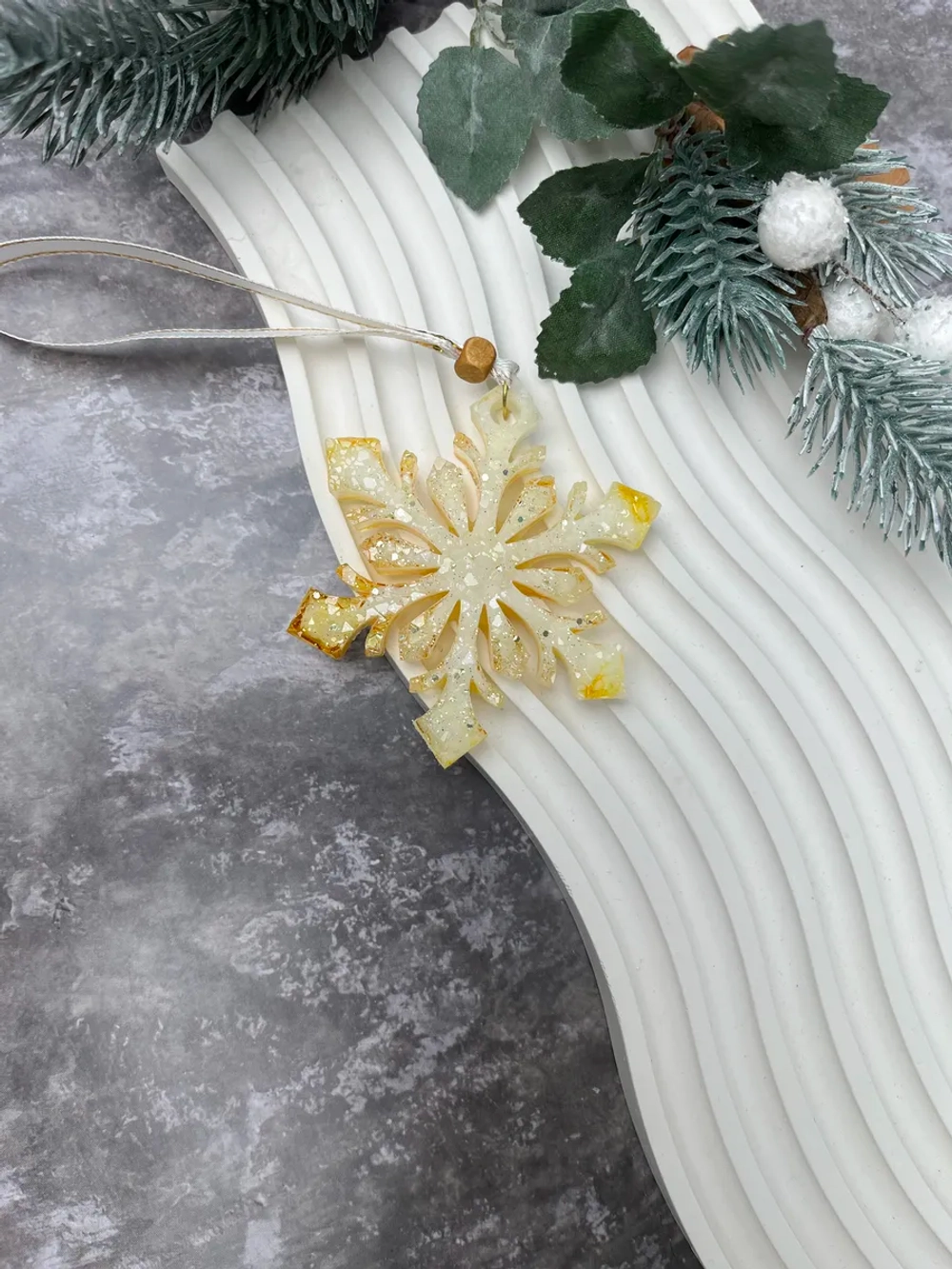 Новогодняя елочная игрушка Снежинка