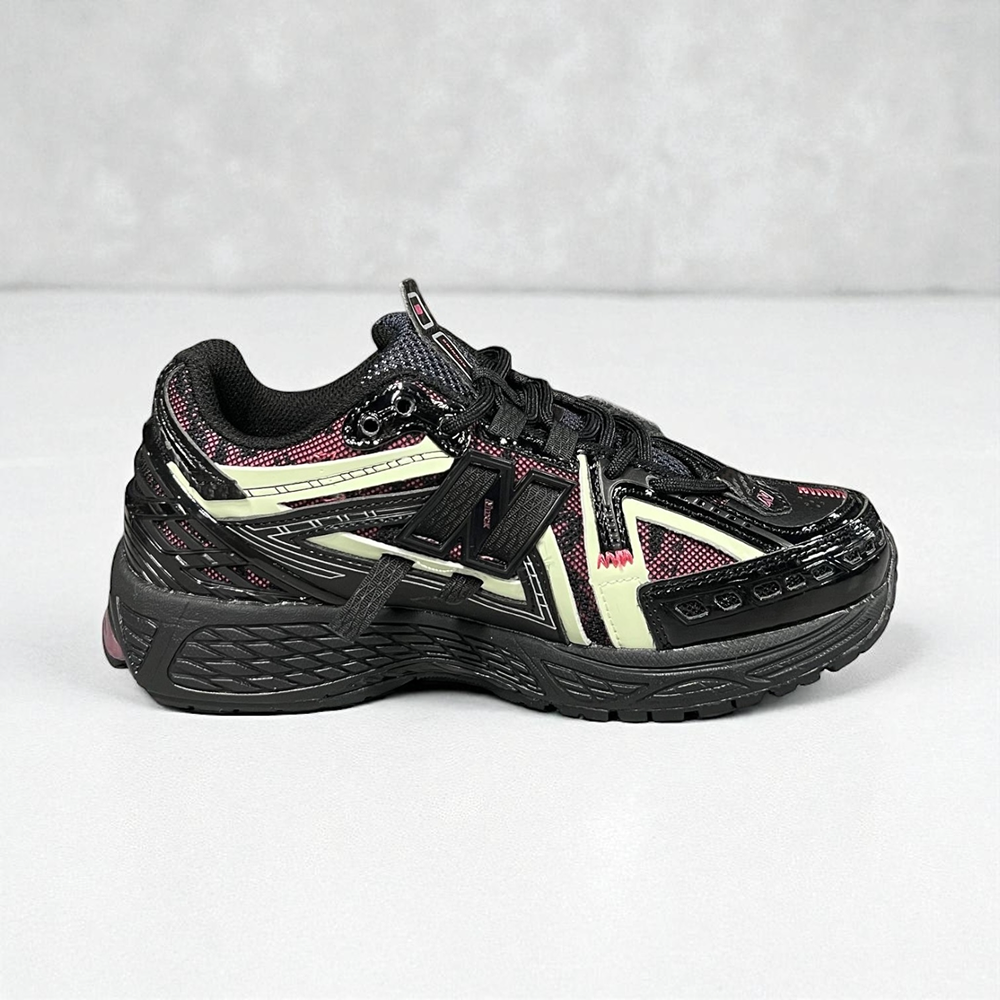 New Balance 1906A • Black Pink