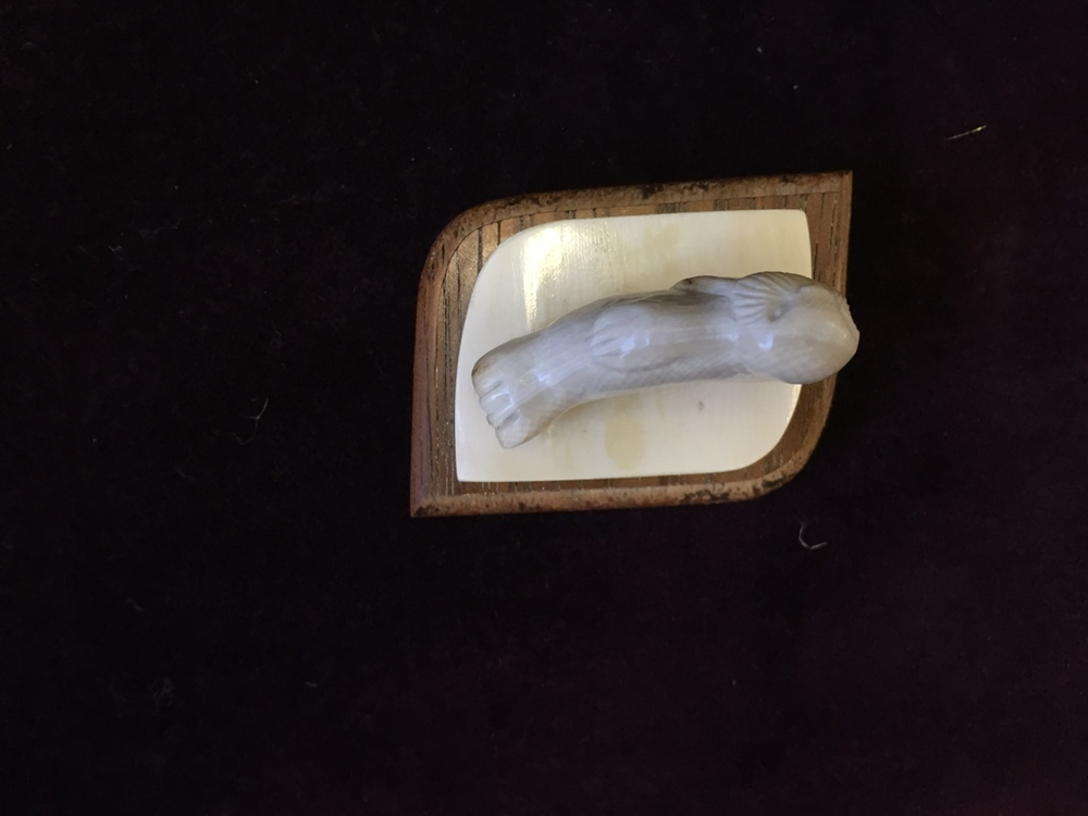 Морж, фигура из бивня мамонта
