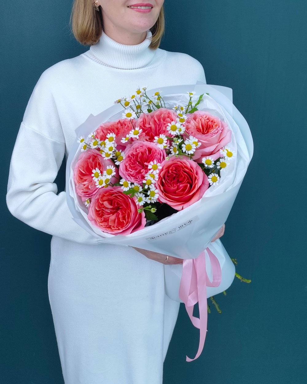 Букет из ромашки и розы пионовидной Пинк Экспрешн(00481)