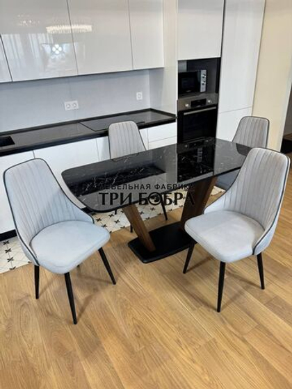 Кухонный раскладной стол "Прадо" черный мрамор и 4 стула Сорренто