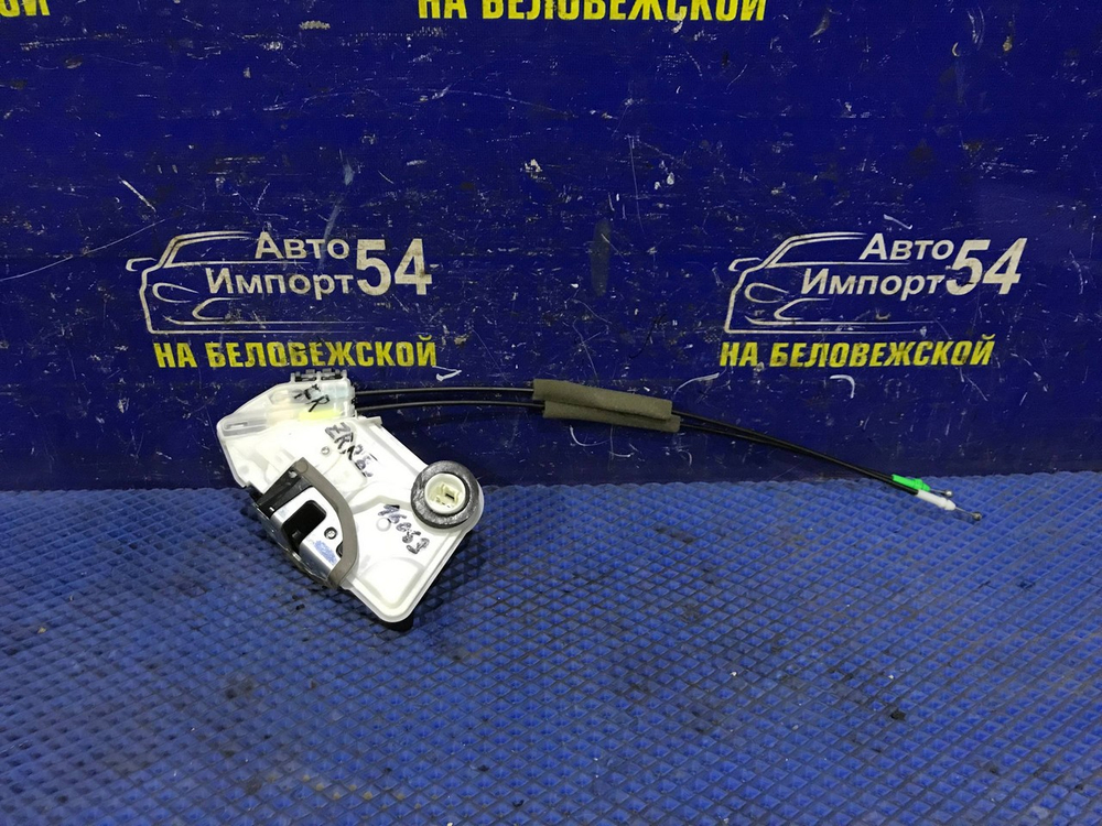 Замок двери передней правой TOYOTA NOAH 2014-2021