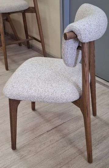 Cтул Comfy 2 бежевая ткань, ножки орех