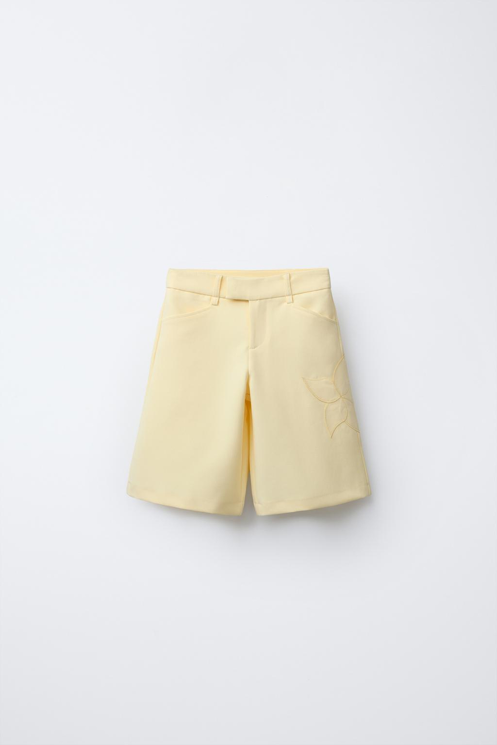 ZARA ШОРТЫ-БЕРМУДЫ С ЦВЕТОЧНОЙ НАШИВКОЙ, ПАСТЕЛЬНО-ЖЕЛТЫЙ