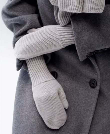 Варежки В540-33 св. серый