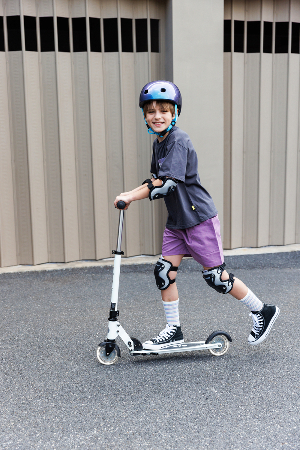 Самокат Micro Sprite Glow (светится в темноте) LED, белый