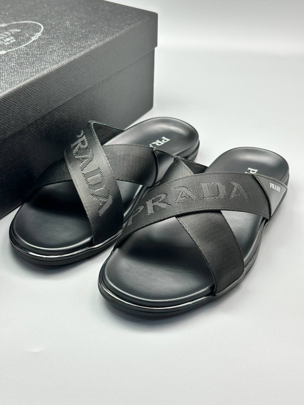 Шлёпанцы Prada