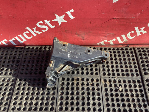 Кронштейн торсиона кабины левый 2019г