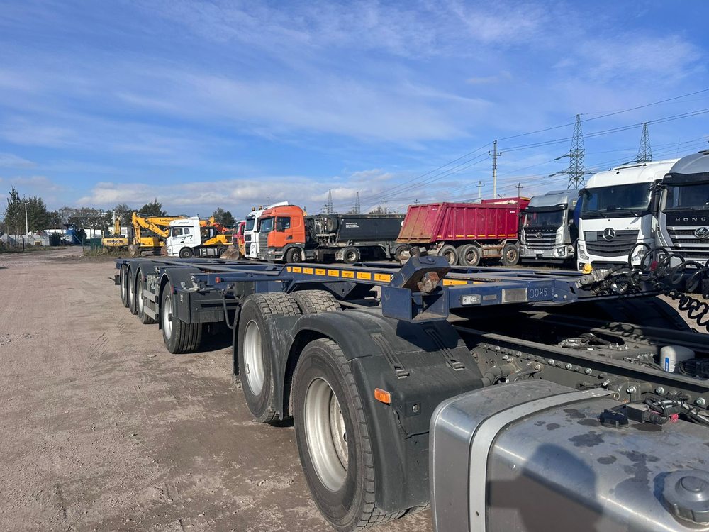 УралСпецТранс 9465* Полуприцеп контейнеровоз 4 оси 946520-A1-04