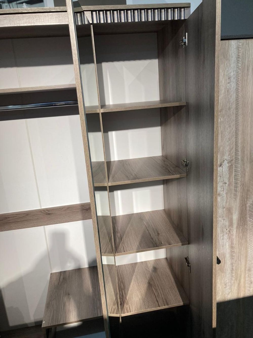 Шкаф 3-х дверн с ножками Ольга-3 Дуб делано серый/сильвер Пэлас