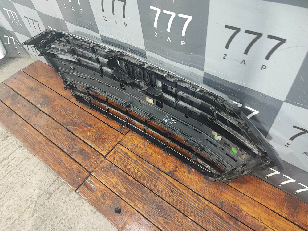 Решетка радиатора Audi A8 (D5) 17-21 Б/У Оригинал 4N0853651L