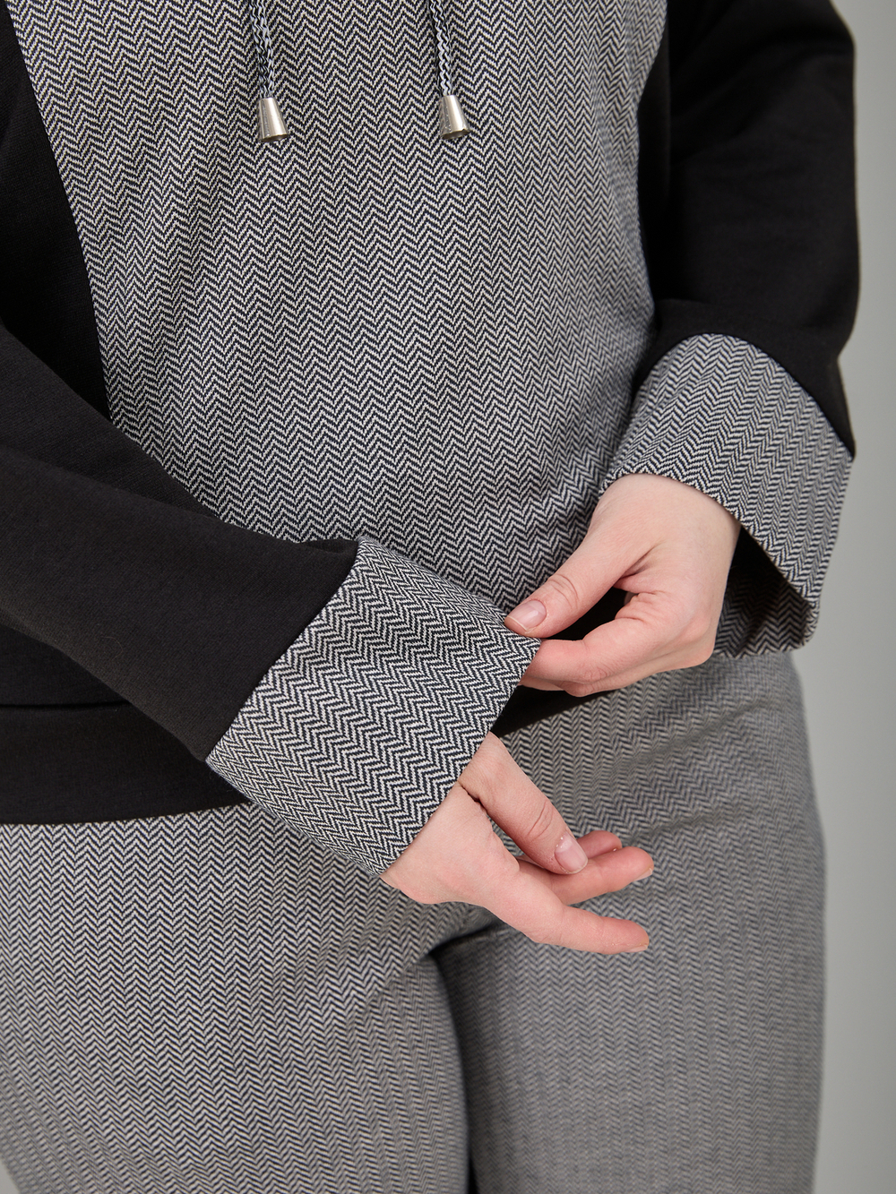 Костюм с брюками КБ-016П/черносерый-надпись