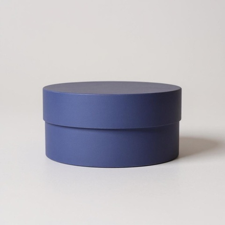 Плотная короткая круглая коробка(без ручек).Цвет: Светло фиолетовый.