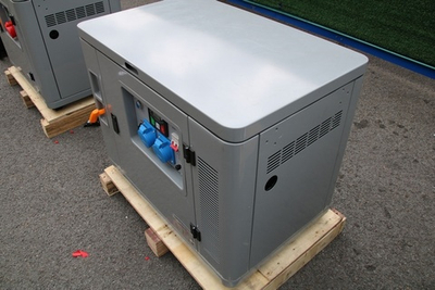 Бензиновый генератор 10 кВт АМПЕРОС LT11000S-3 в шумозащитном кожухе