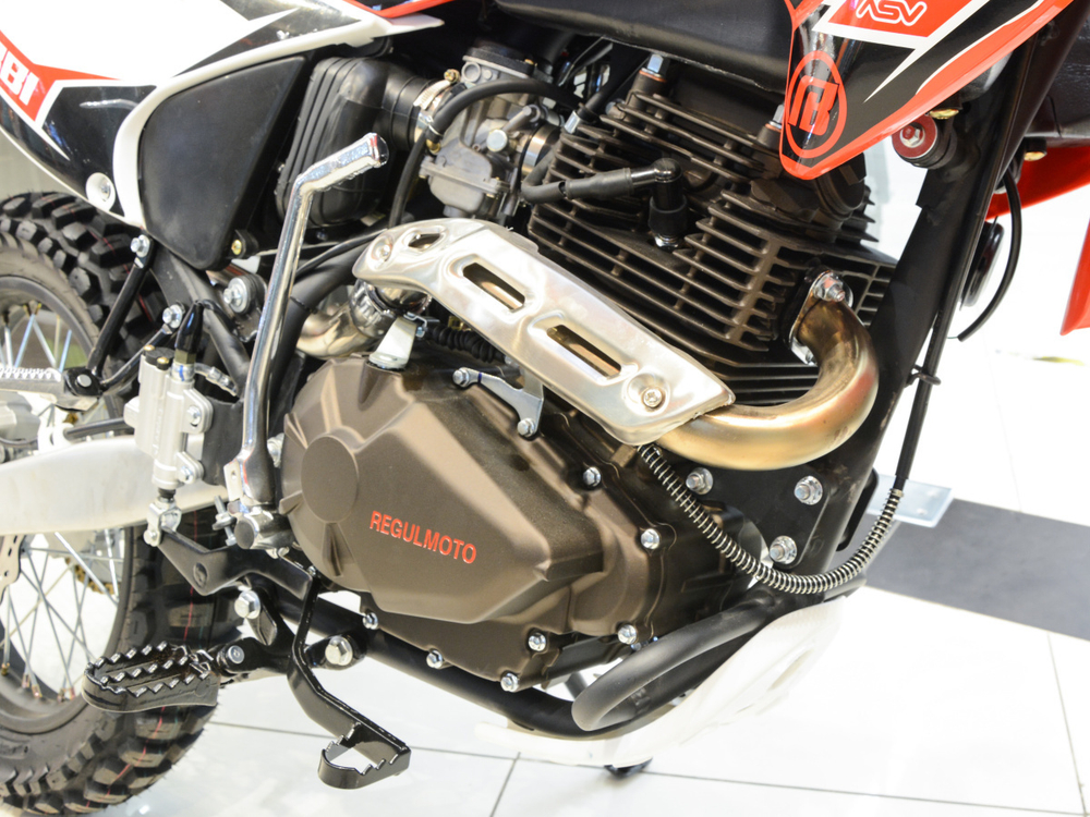 Мотоцикл эндуро Regulmoto Sport-003 250 PR (c баланс. вал.) ПТС Красный