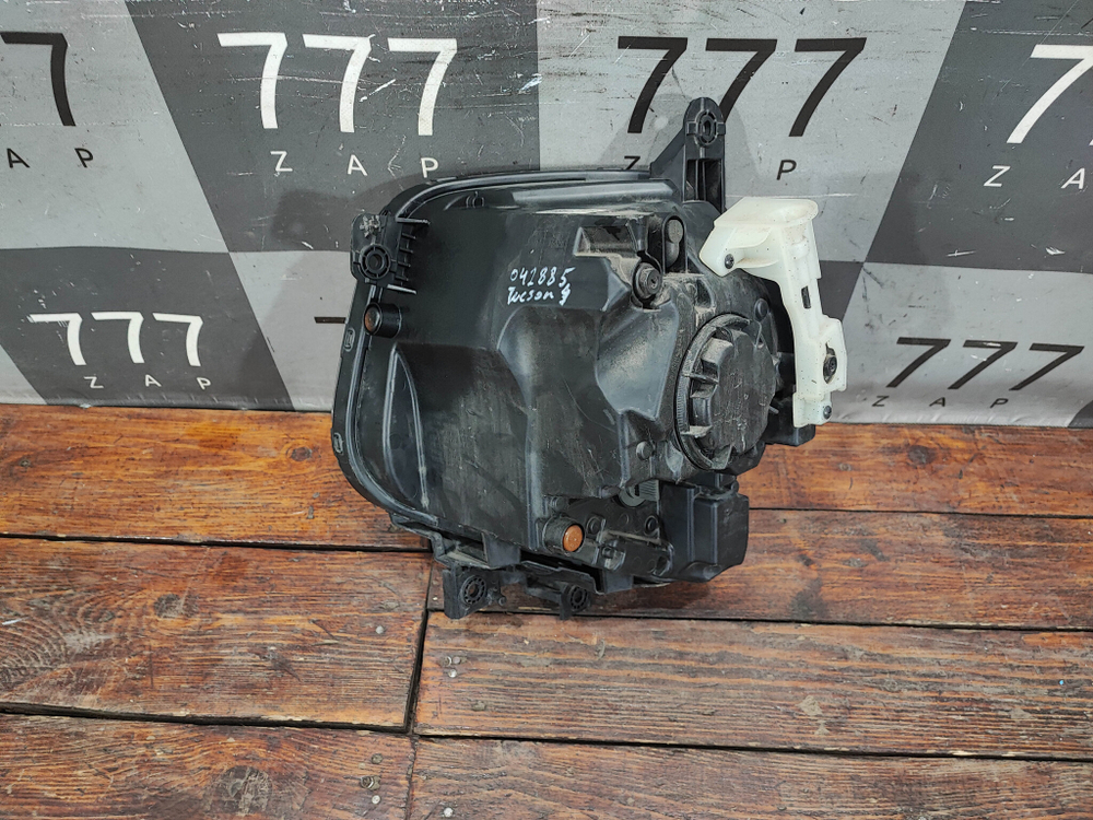 Фара правая галоген Hyundai Tucson 4 (NX4) 20-нв Б/У Оригинал 92102N9000