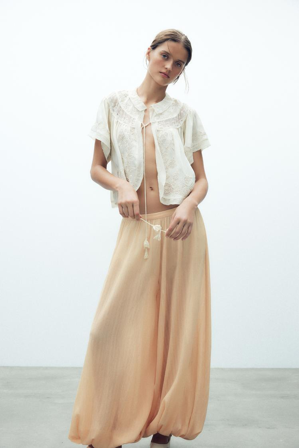 ZARA ТОП В РОМАНТИЧЕСКОМ СТИЛЕ С ВЫШИВКОЙ, ЭКРЮ