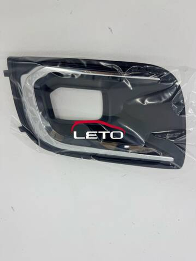 Накладка правая для противотуманной фары 52030-0C020 520300C020