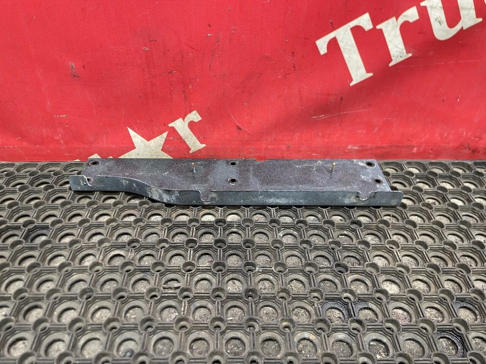 Кронштейн инструментального ящика левый