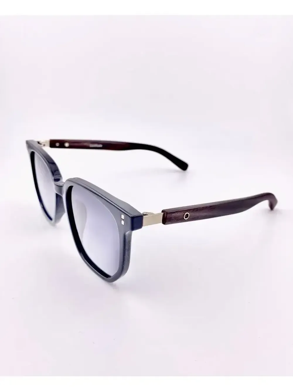 Очки солнцезащитные