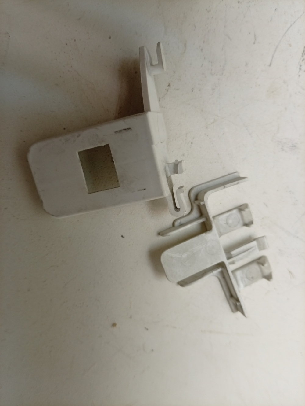 WLF24271CE/02 кт31 Пластиковый крепеж, защёлки и заглушки для стиральной машины Bosch б/у